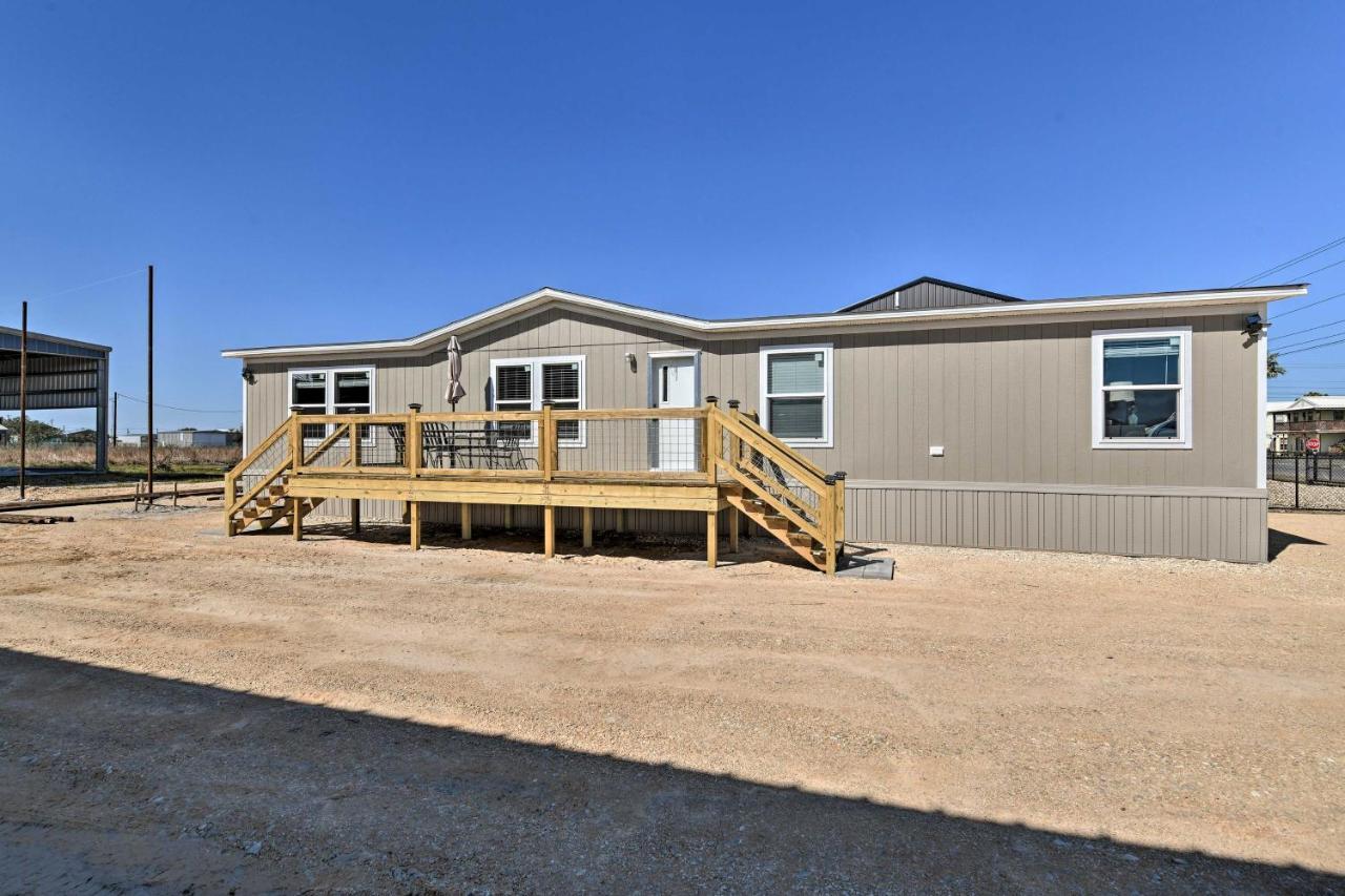 Quaint Port Oconnor Home - 3 Mi To Beach! Port O'Connor Exterior photo